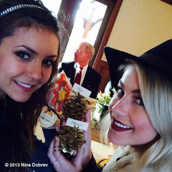 Nina Dobrev passa feriado com familia do ex namorado Nina Dobrev passa feriado com familia do ex namorado